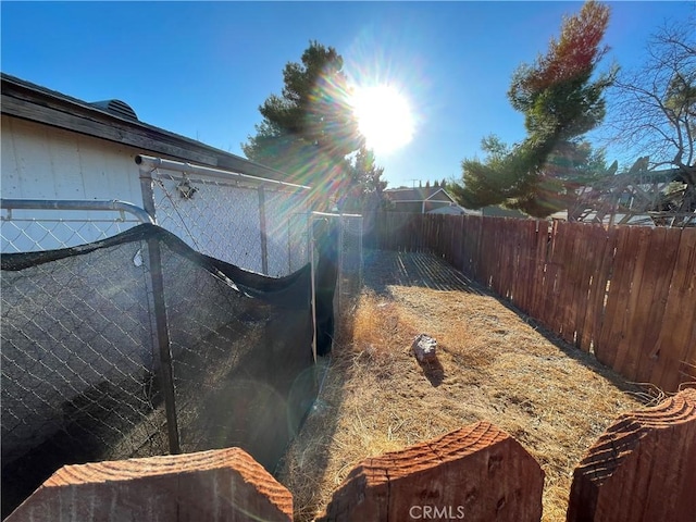 7928 Oakwood Ave, Hesperia, CA 92345 - view of yard