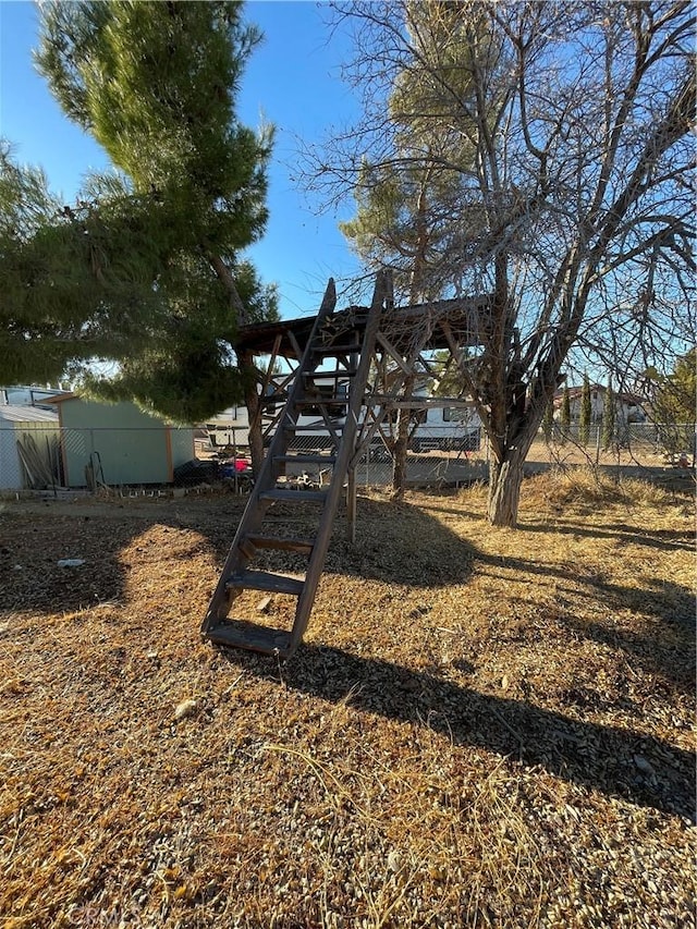 7928 Oakwood Ave, Hesperia, CA 92345 - view of yard