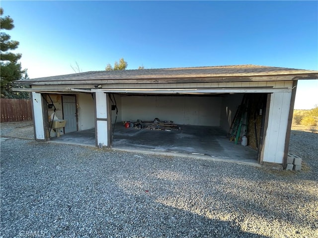 7928 Oakwood Ave, Hesperia, CA 92345 - view of garage