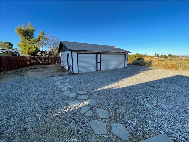 7928 Oakwood Ave, Hesperia, CA 92345 - view of garage