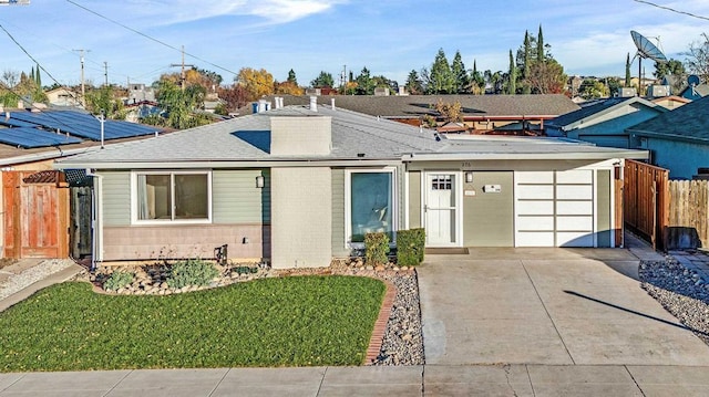 ranch-style house featuring a front yard