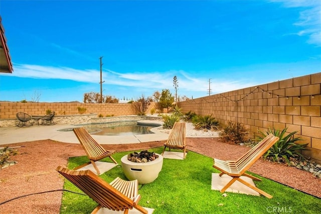 view of yard featuring a patio area