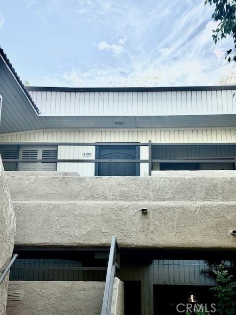 view of side of property featuring a balcony