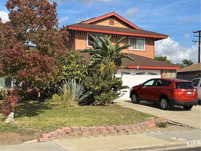 view of front facade featuring a garage and a front lawn