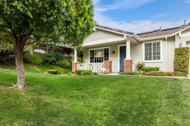 view of front of property featuring a porch and a front lawn