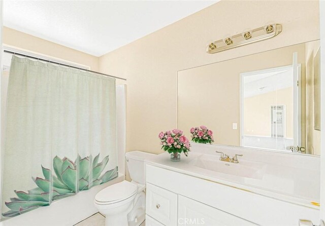 full bathroom featuring shower / bath combination with curtain, toilet, and vanity