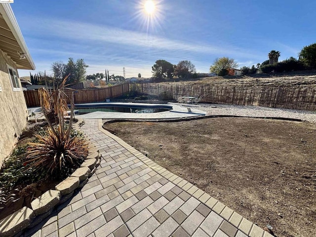 view of yard featuring a fenced in pool