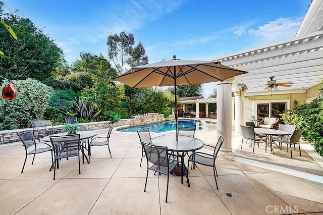 view of patio / terrace with a pergola and ceiling fan