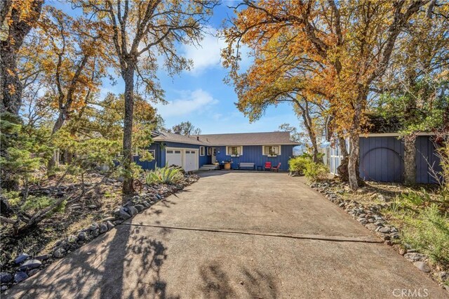 single story home featuring a garage