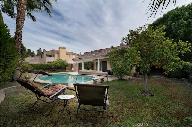 view of pool featuring a lawn