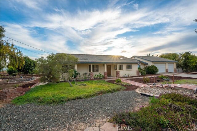 single story home featuring a garage