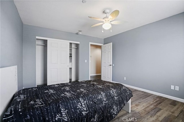 bedroom with ceiling fan, dark hardwood / wood-style floors, and a closet