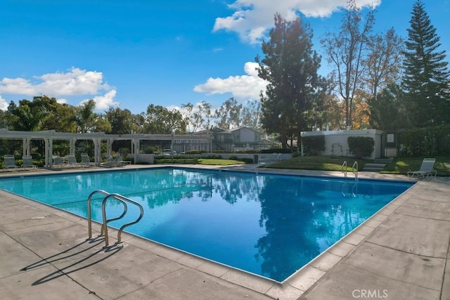 view of swimming pool