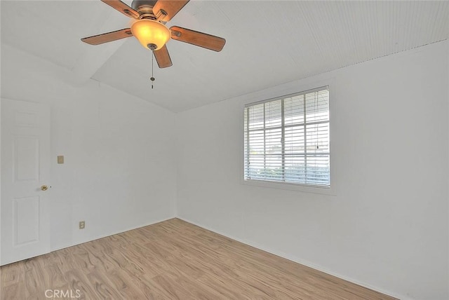 empty room with light hardwood / wood-style floors and ceiling fan