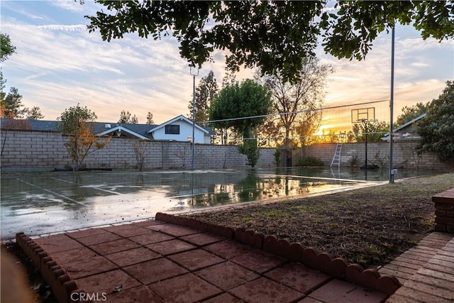 view of yard at dusk