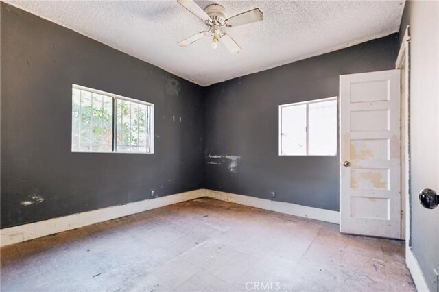 spare room with ceiling fan and a textured ceiling