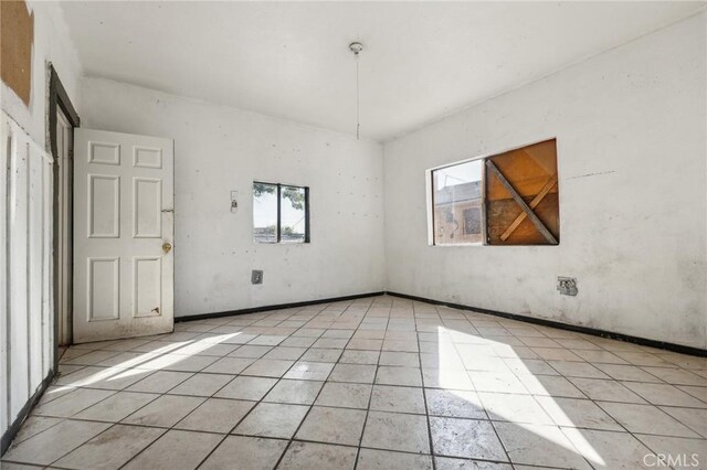 spare room with light tile patterned flooring