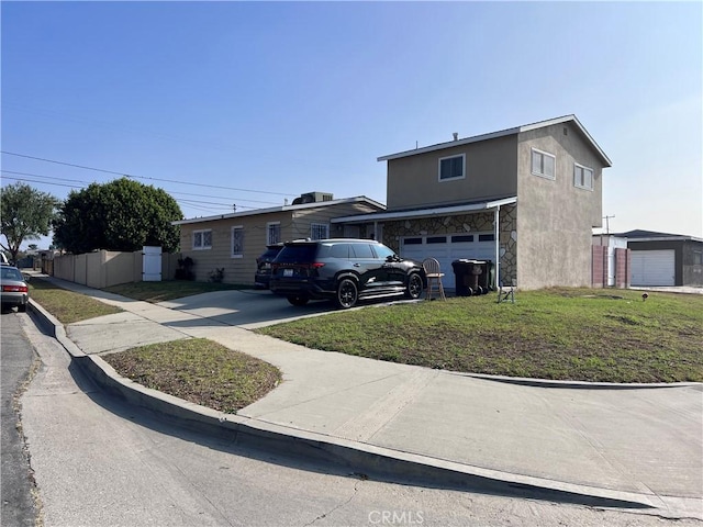 view of front facade with a garage and a front yard