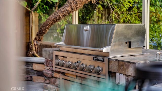 view of patio / terrace with a grill and an outdoor kitchen