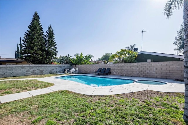 view of swimming pool with an in ground hot tub and a yard