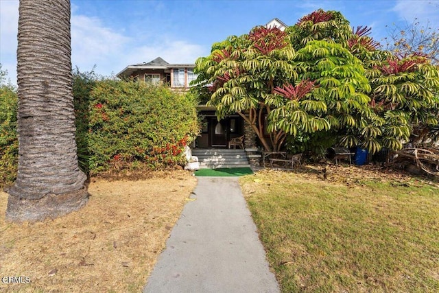 view of front of home with a front lawn