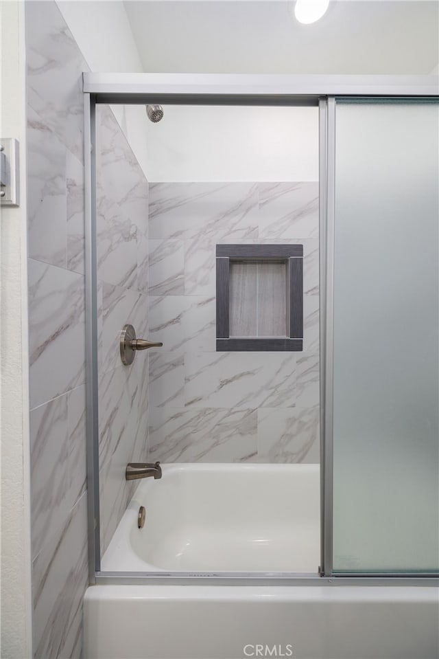 bathroom with enclosed tub / shower combo