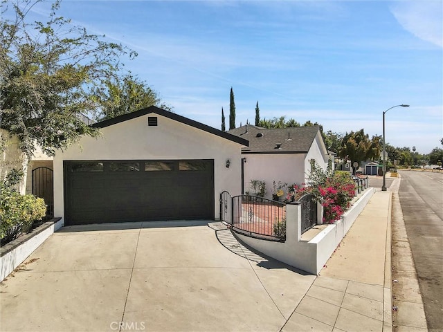 view of front facade featuring a garage