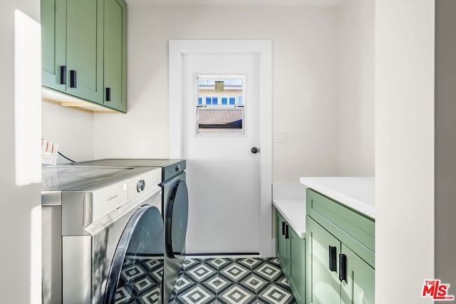 washroom featuring cabinets and washing machine and clothes dryer