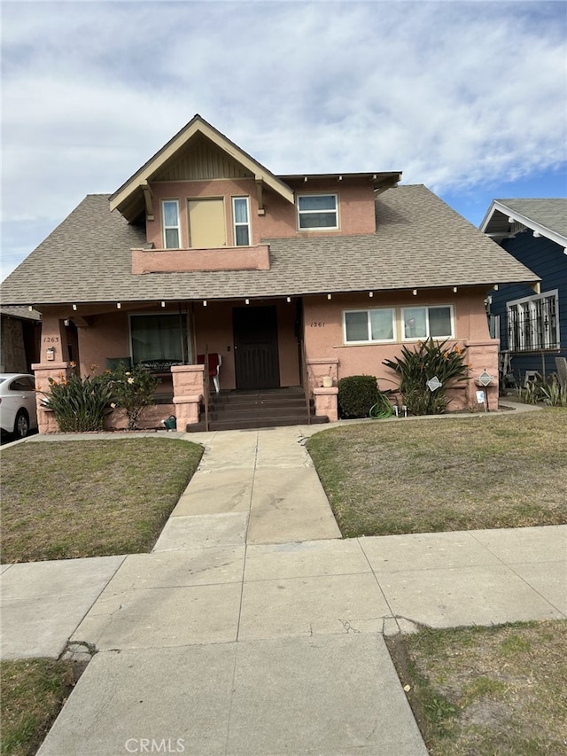 view of front facade featuring a front lawn and a porch