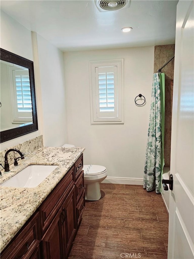 716 Avenida Majorca Unit C, Laguna Woods, CA 92637 - full bath with vanity, wood tiled floors, healthy amount of natural light, and shower / tub combo with curtain