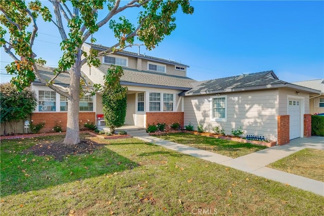 view of front of home featuring a front lawn and a garage