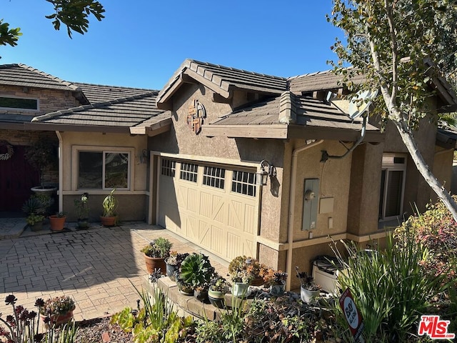 view of front of property featuring a garage