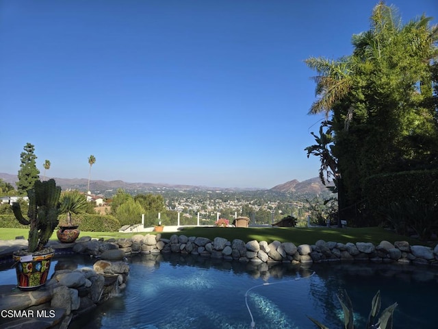 water view with a mountain view