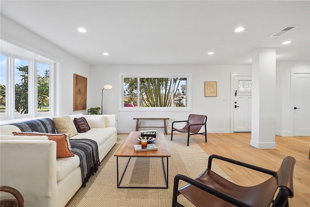 living area featuring recessed lighting, baseboards, visible vents, and light wood finished floors