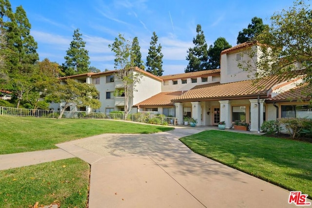 view of front of house with a front lawn