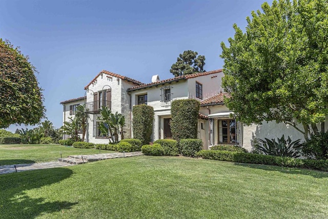 mediterranean / spanish house featuring a front yard