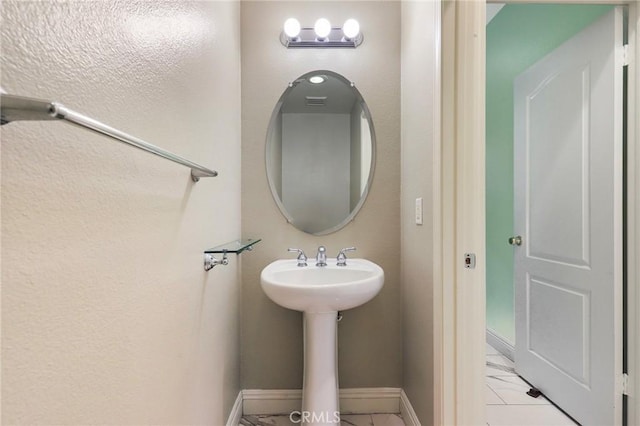 bathroom featuring sink