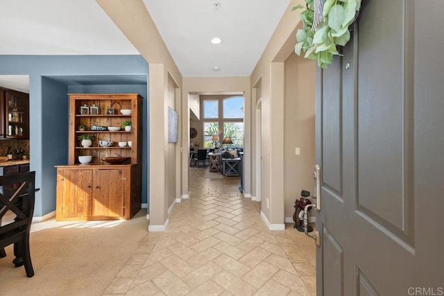 bar featuring baseboards, backsplash, and recessed lighting