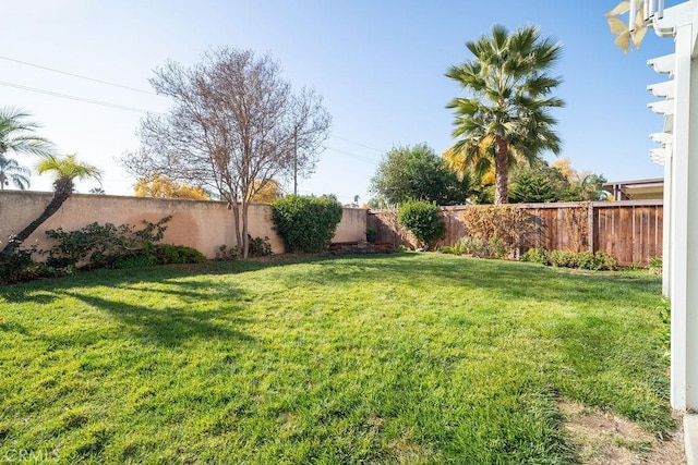 view of yard featuring a fenced backyard