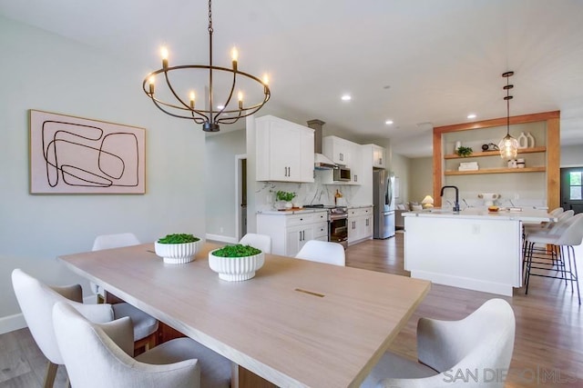 dining room featuring sink, dark hardwood / wood-style flooring, and a notable chandelier