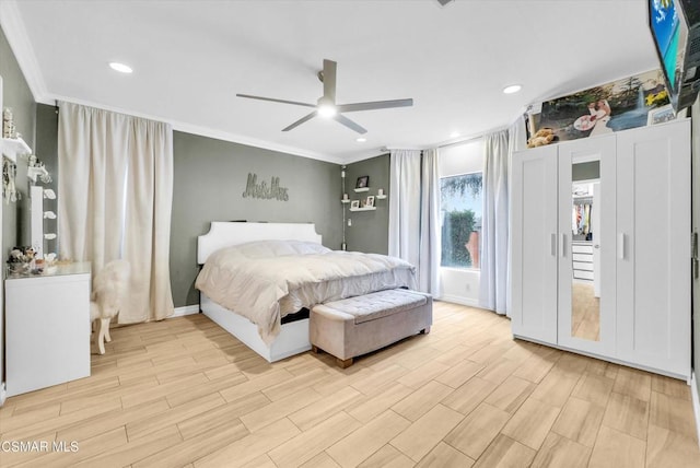 bedroom featuring light hardwood / wood-style floors, ceiling fan, and crown molding