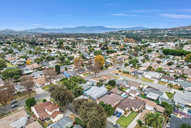 birds eye view of property featuring a mountain view