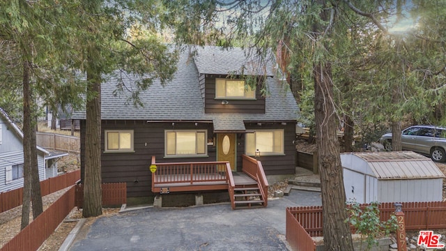 view of front of property featuring a wooden deck