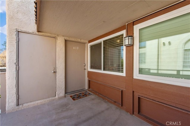 entrance to property with stucco siding