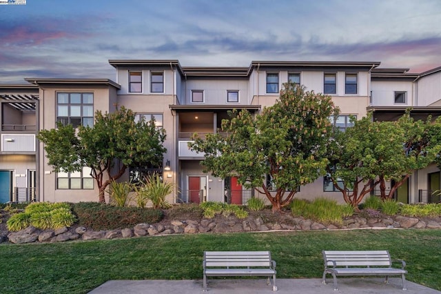 view of home's community featuring a lawn