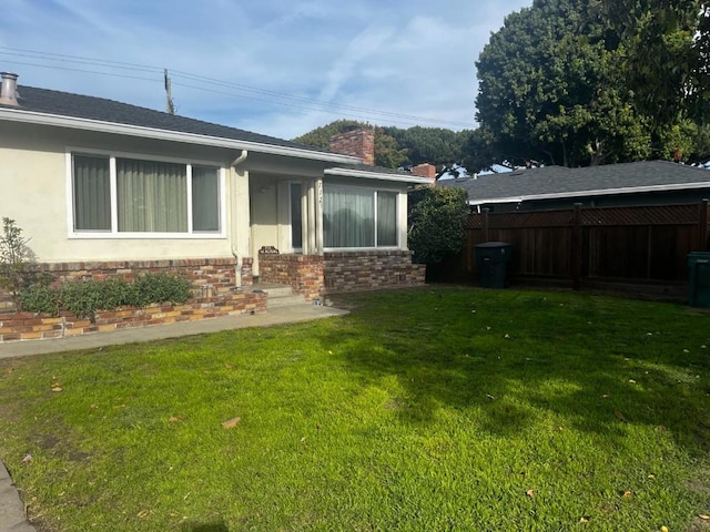 view of front of house with a front lawn