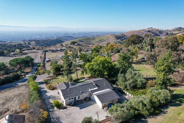 birds eye view of property featuring a mountain view