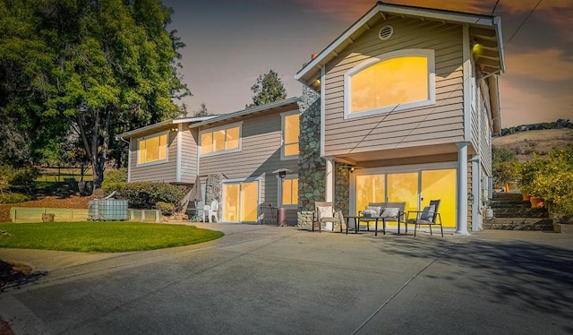 view of front of home featuring a lawn