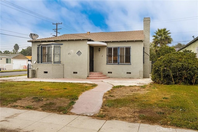 bungalow-style house with a front lawn