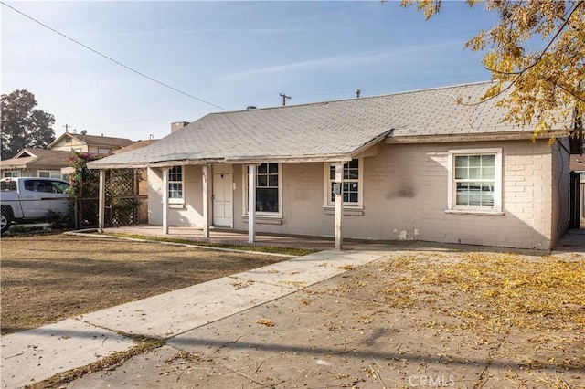 ranch-style house featuring covered porch